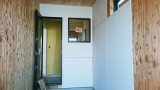 甲斐市に建つ書斎からガレージが見れるインダストリアルデザインのお家