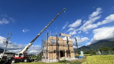 富士吉田市に建つ、お風呂から富士山が見えるお家