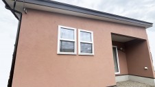 甲斐市に建つ、仲良し家族のエコなお家