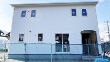 韮崎市に建つ、自然素材を使った奥様こだわりのお家