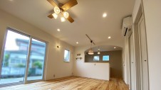 韮崎市に建つ、自然素材を使った奥様こだわりのお家