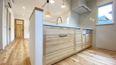 韮崎市に建つ、自然素材を使った奥様こだわりのお家