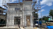 北杜市に建つ、ベリーズアウトレットホーム