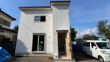 北杜市に建つ、ベリーズアウトレットホーム